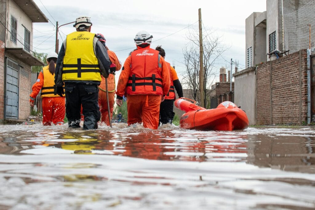 pexels-photo-36288963-36288963-1 Rescue team in action during flooding in Buenos Aires, aiding relief efforts in affected neighborhoods.